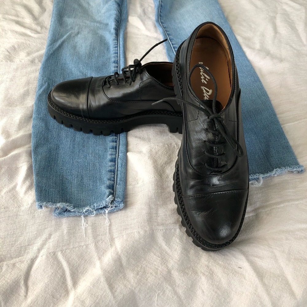 New - Adorable black leather tie shoes.
